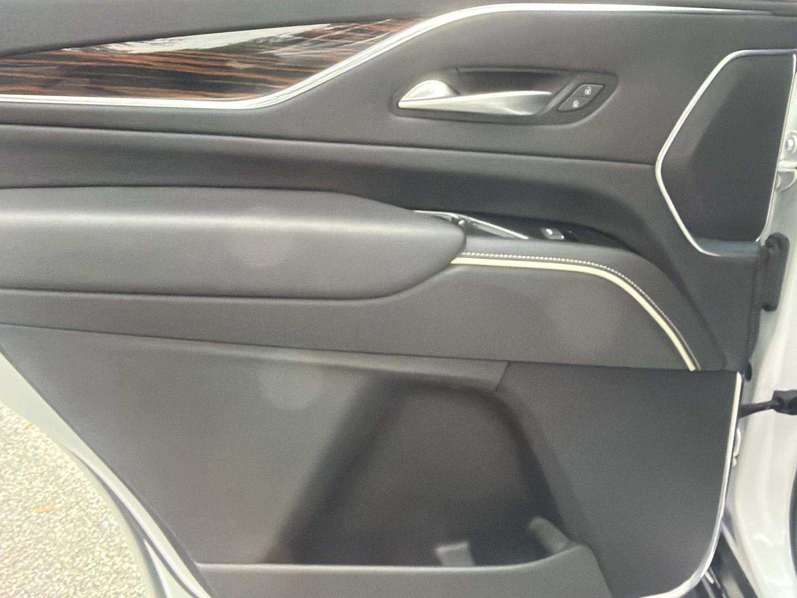 Used 2023 Cadillac Escalade Luxury RWD image 11