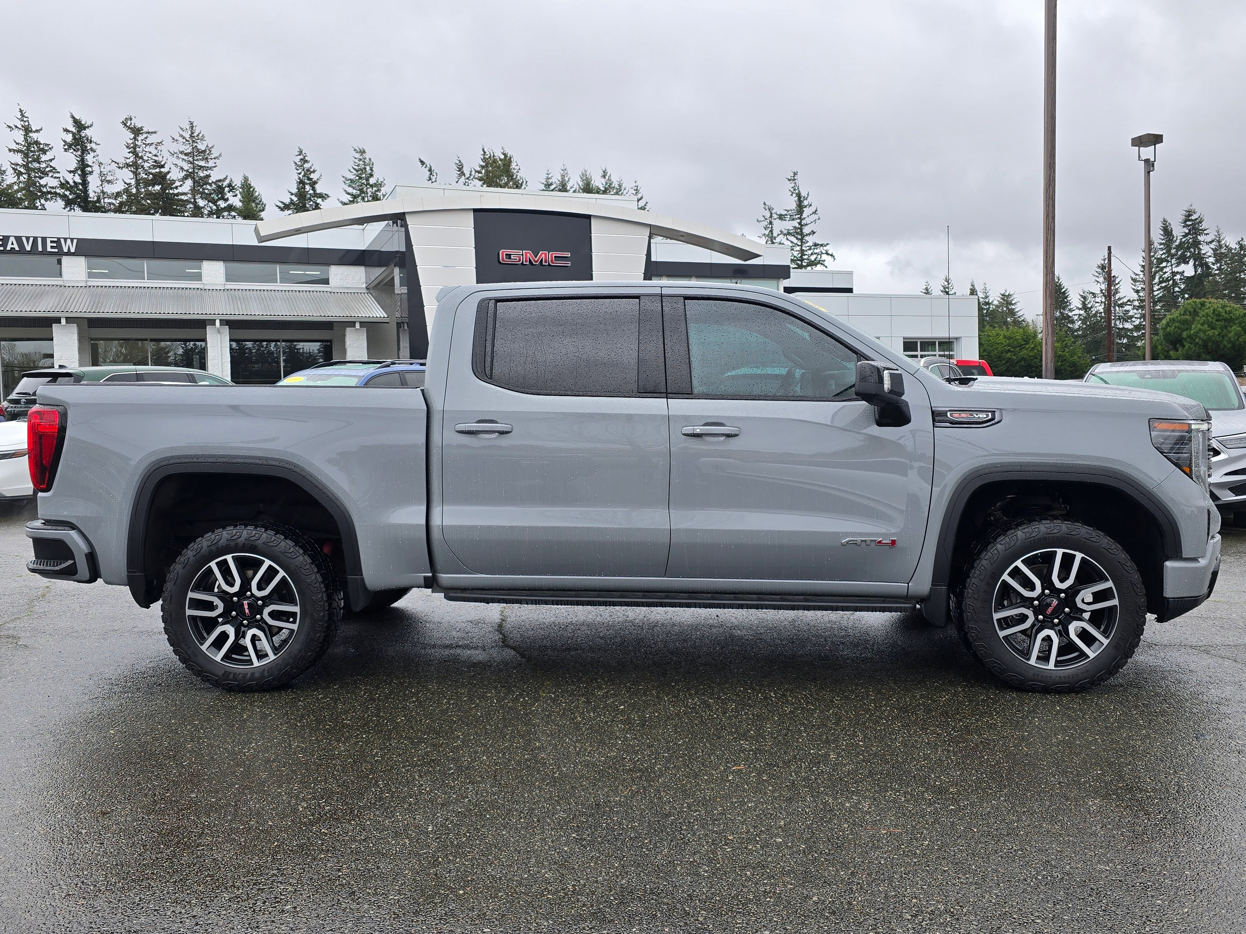 Used 2024 GMC Sierra 1500 AT4 w/ Technology Package AWD/4WD image 8