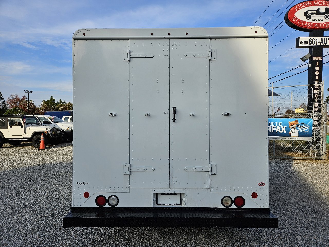 Used 2013 Ford E-350 and Econoline 350 Super Duty w/ Air Conditioning Prep Pkg image 4