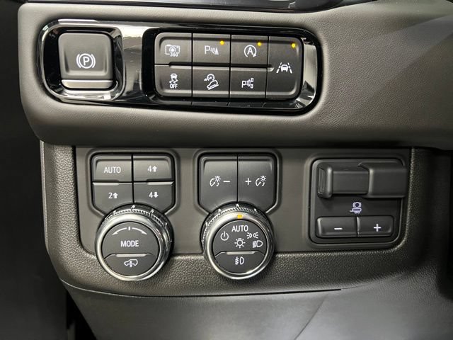 Used 2025 GMC Yukon AT4 Ultimate w/ LPO, Floor Liner Package AWD/4WD image 33