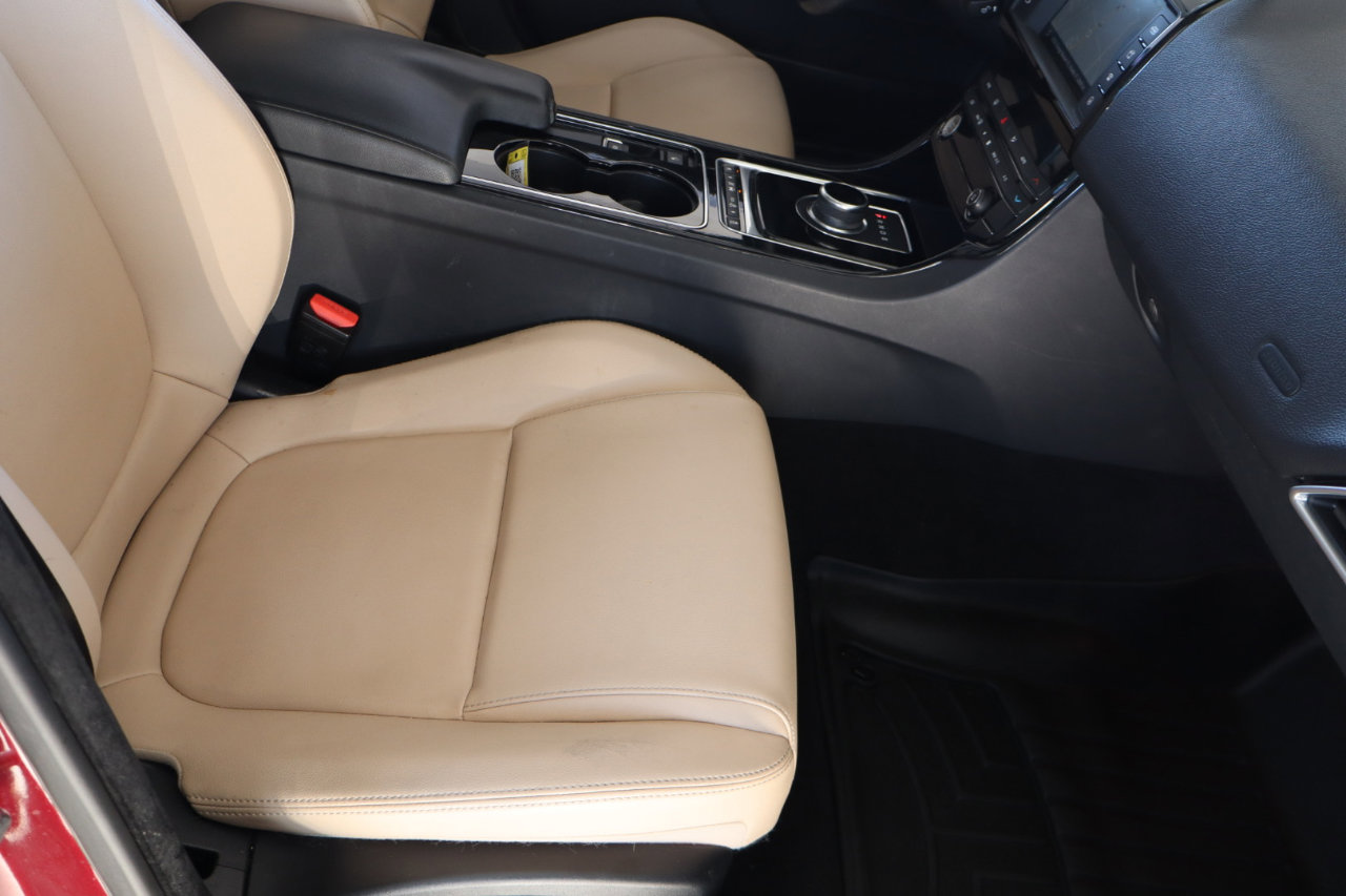 Used 2017 Jaguar XE image 38