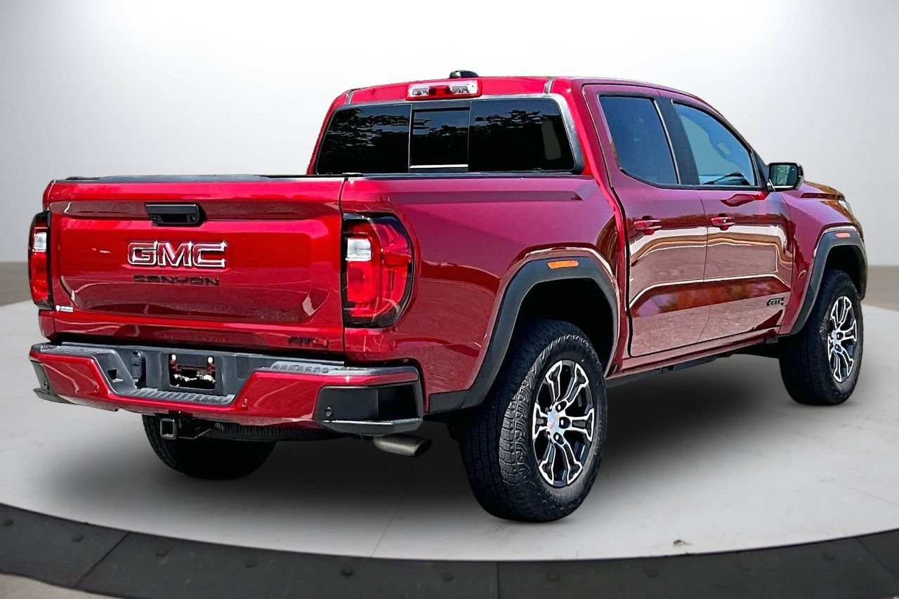Used 2024 GMC Canyon AT4 w/ AT4 Premium Package AWD/4WD image 9