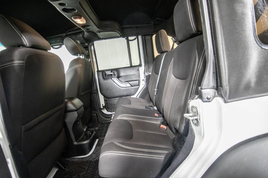 Used 2015 Jeep Wrangler Unlimited Rubicon AWD/4WD image 11