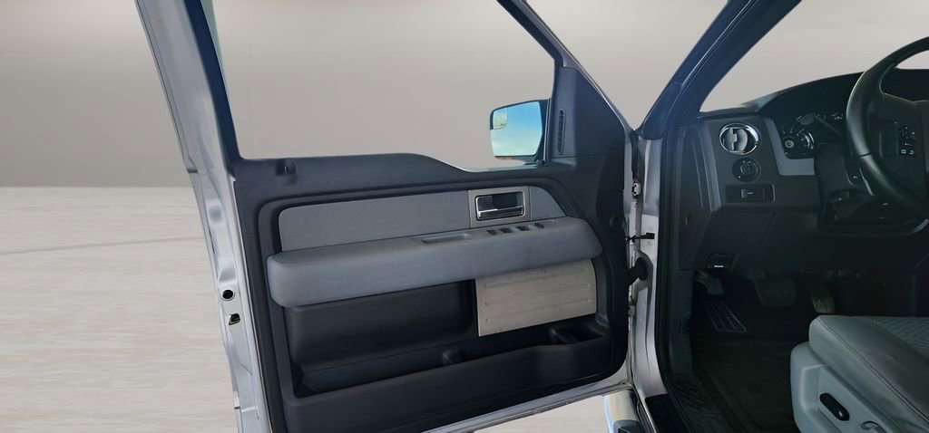 Used 2011 Ford F150 XLT w/ XLT Chrome Pkg image 10