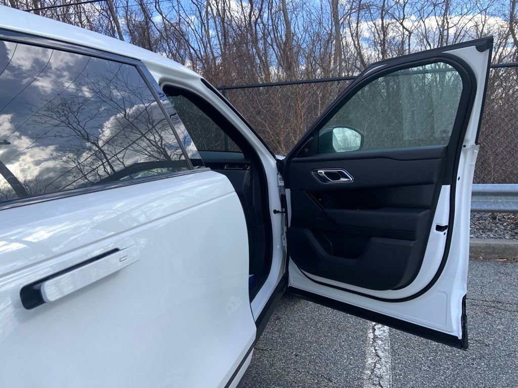 New 2026 Land Rover Range Rover Velar Dynamic SE image 14