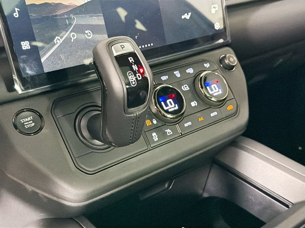 New 2026 Land Rover Defender 110 OCTA AWD/4WD image 17