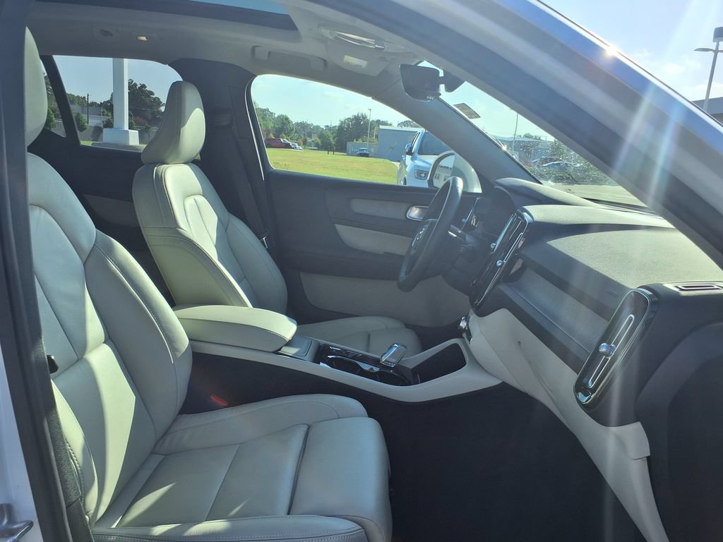 Certified 2023 Volvo XC40 B4 Plus w/ Climate Package FWD image 22
