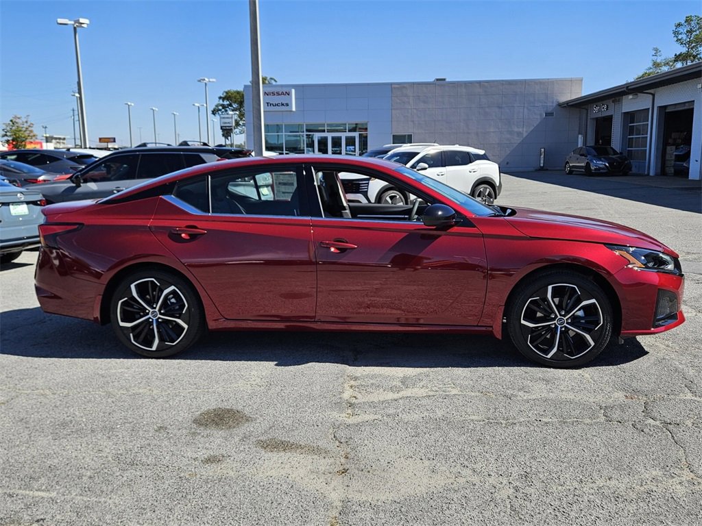 New 2025 Nissan Altima 2.5 SR image 13