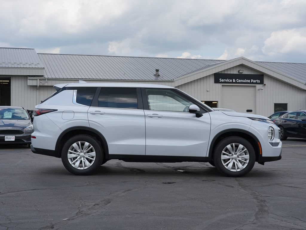 New 2026 Mitsubishi Outlander ES AWD/4WD image 2