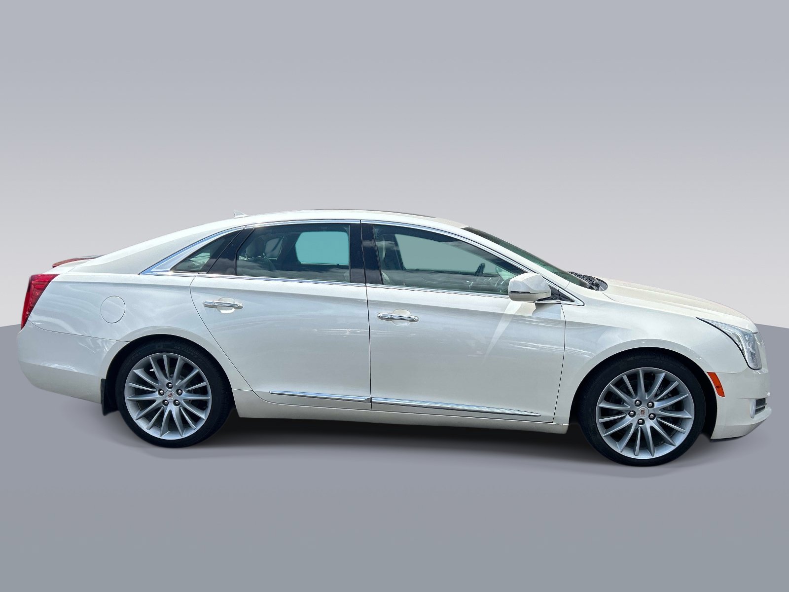 Used 2014 Cadillac XTS Platinum AWD/4WD image 2