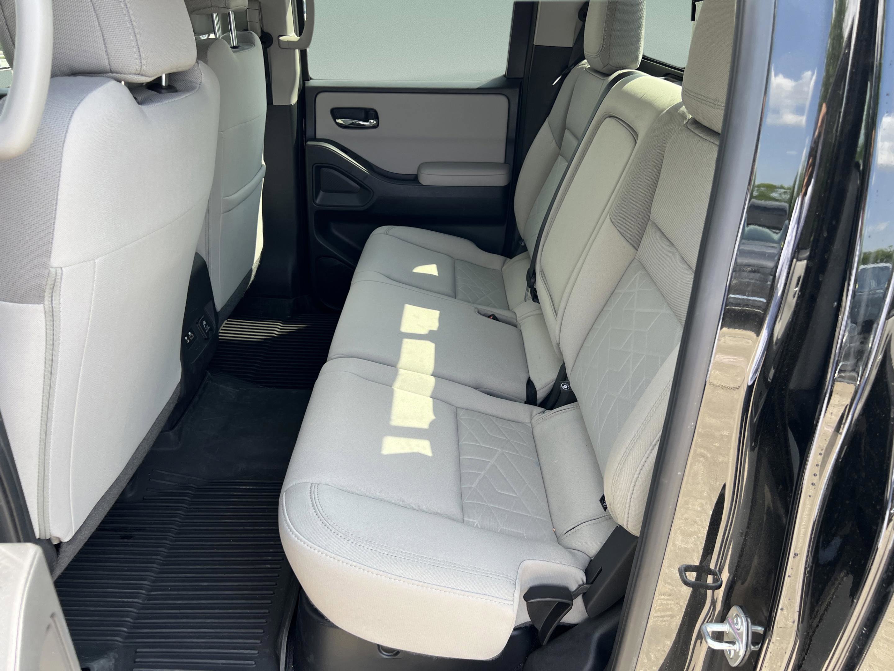 Used 2025 Nissan Frontier SV w/ SV Convenience Package RWD image 24