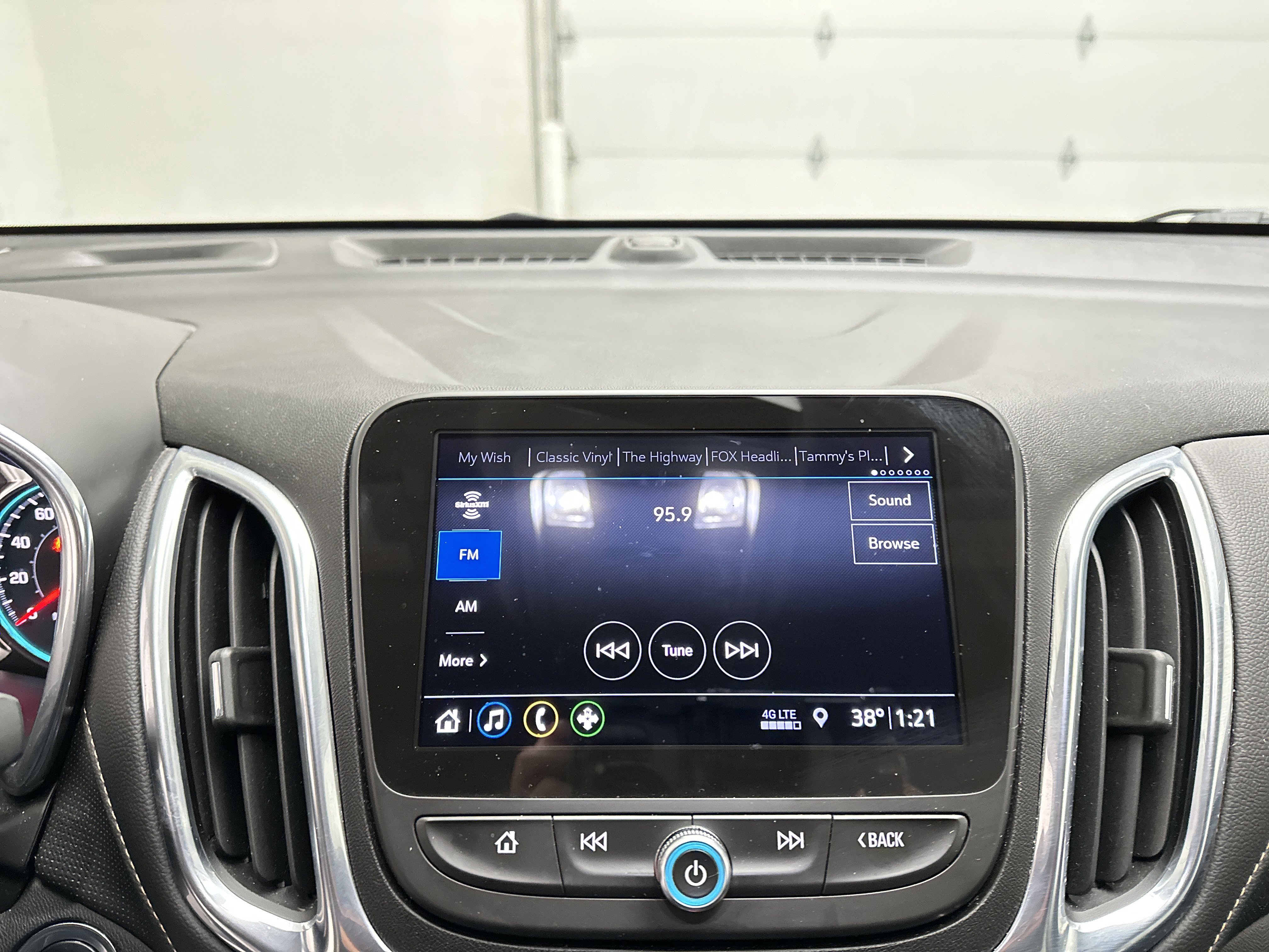 Used 2021 Chevrolet Equinox Premier FWD image 31