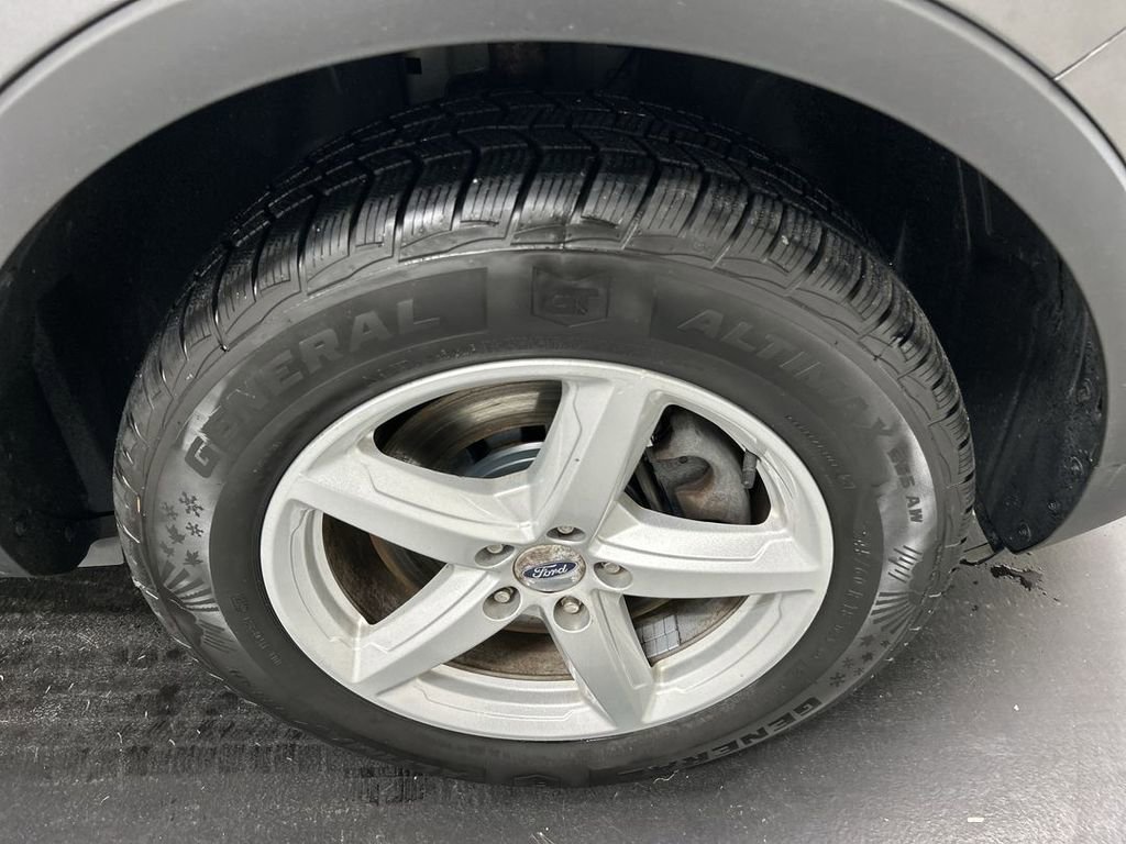 Used 2017 Ford Explorer XLT w/ Equipment Group 201A image 8