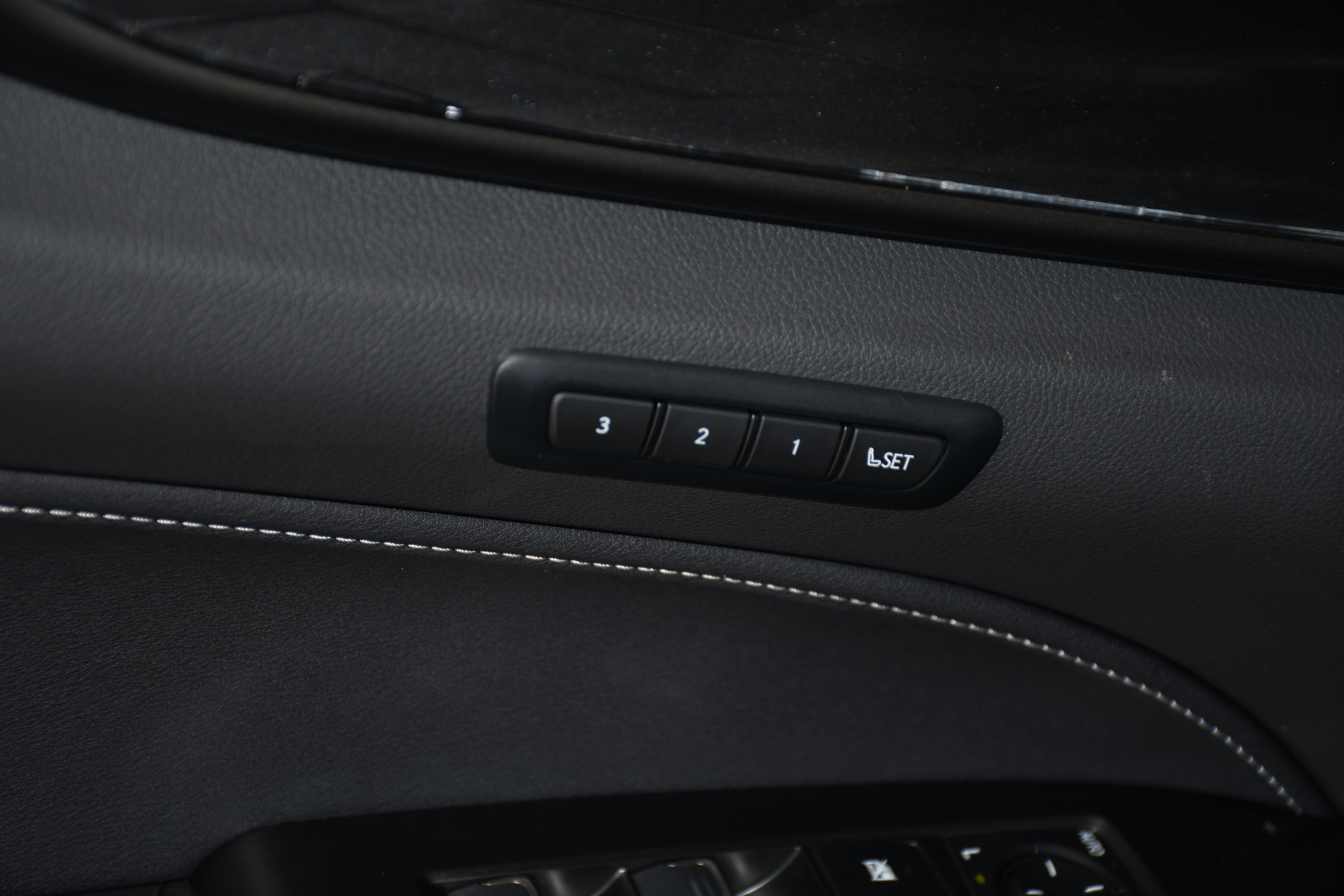 Used 2025 Lexus NX 250 FWD w/ Premium Package image 11