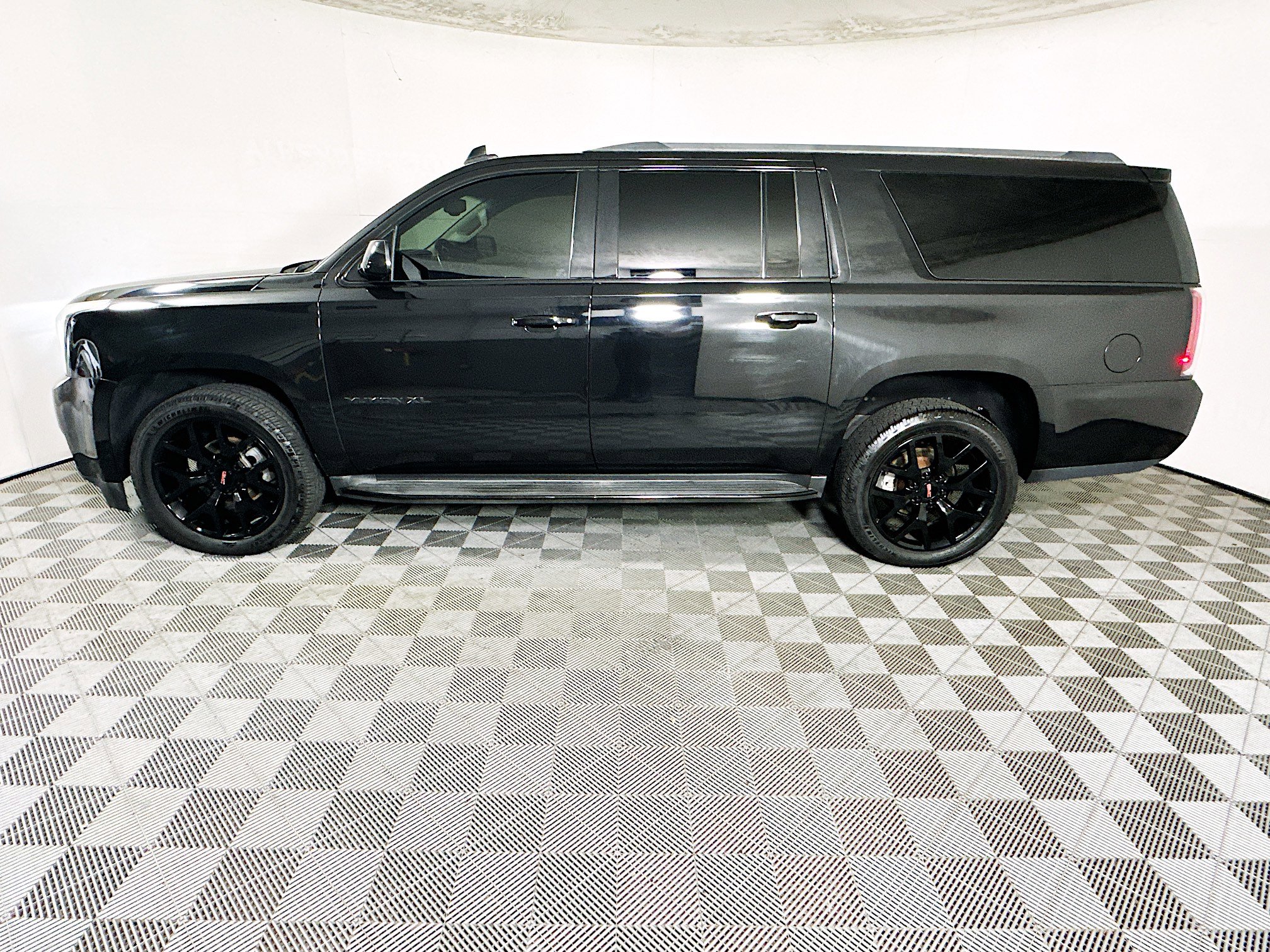 Used 2015 GMC Yukon XL SLE w/ Convenience Package AWD/4WD image 6
