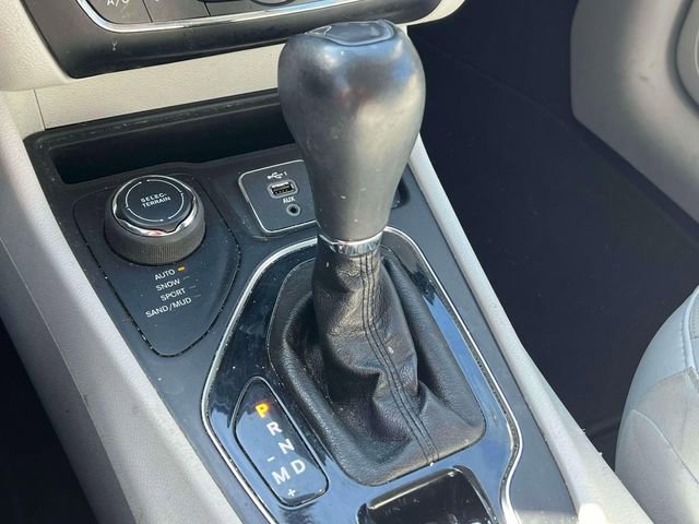 Used 2019 Jeep Cherokee Limited w/ Technology Group image 27