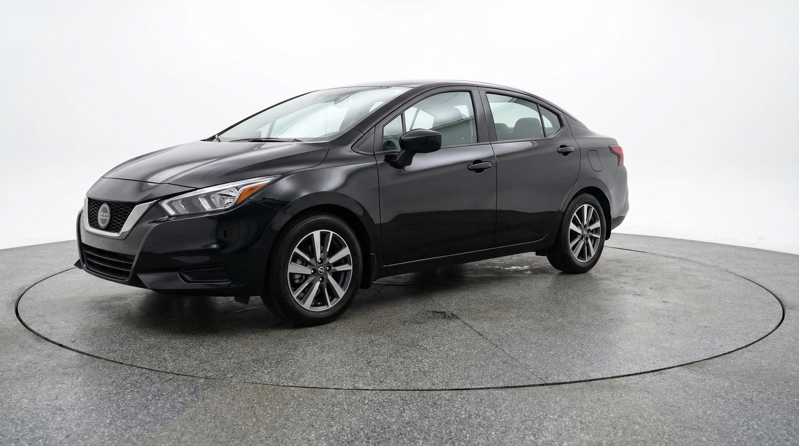 Used 2025 Nissan Versa SV image 3