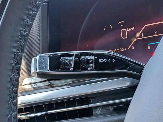 Used 2025 Cadillac Escalade Premium Luxury AWD/4WD image 31
