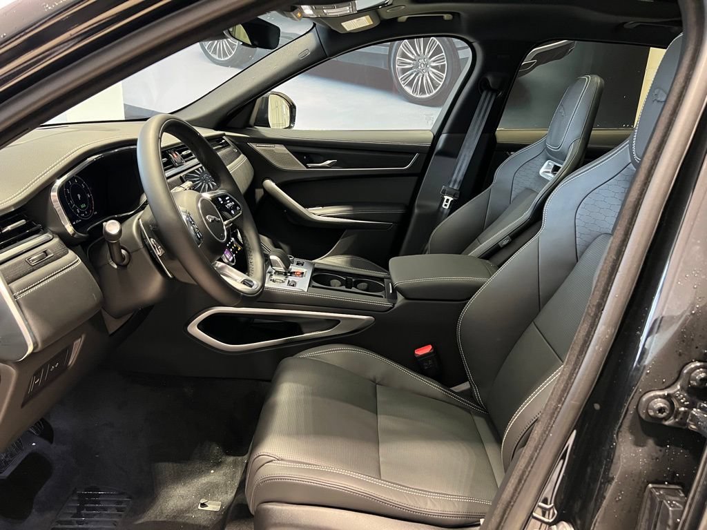 New 2025 Jaguar F-PACE R-Dynamic S AWD/4WD image 7