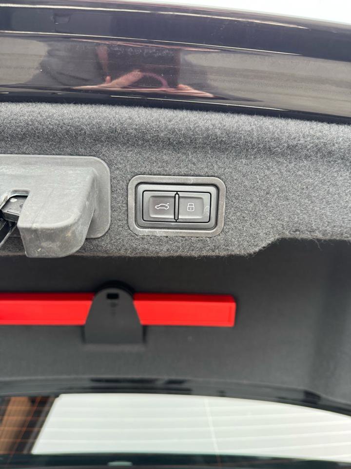 Used 2017 Audi A8 L 4.0T image 23