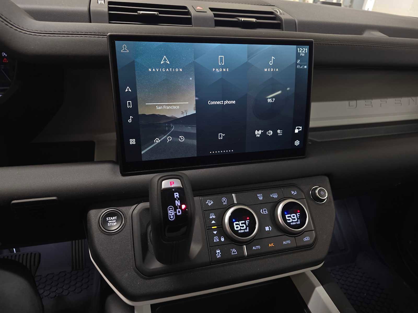 Used 2025 Land Rover Defender 130 S image 28