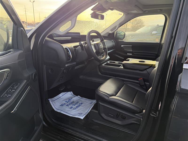 Used 2025 Ford Expedition Max Platinum image 8