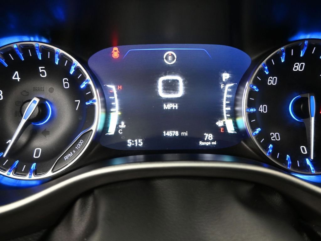 Used 2025 Chrysler Pacifica Select image 19