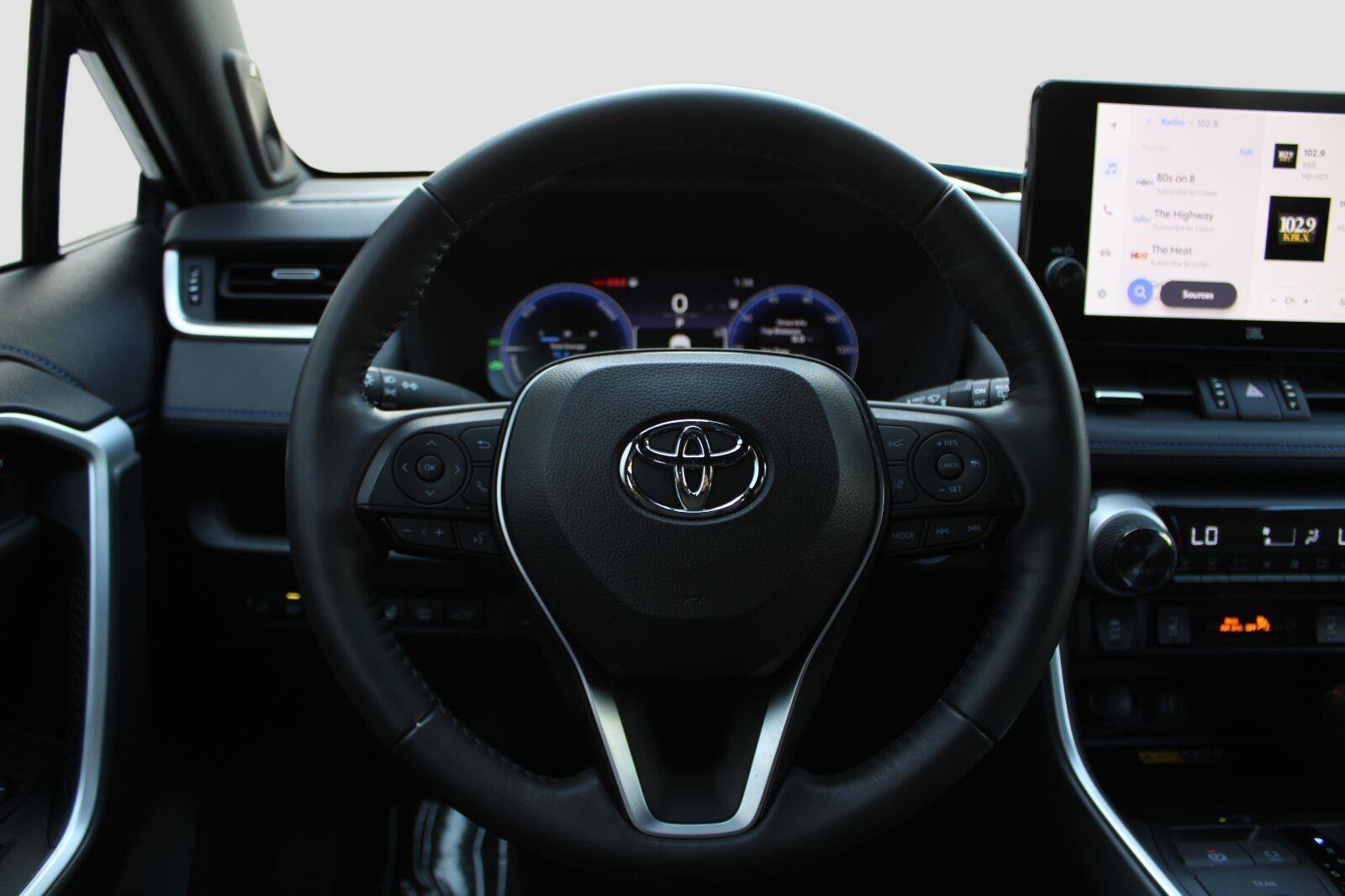 Used 2024 Toyota RAV4 XSE w/ Advanced Technology Package AWD/4WD image 29