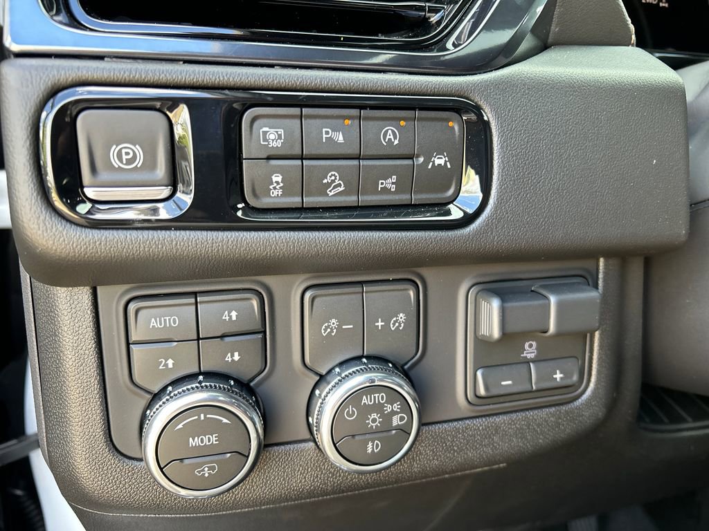 New 2026 GMC Yukon XL AT4 image 25