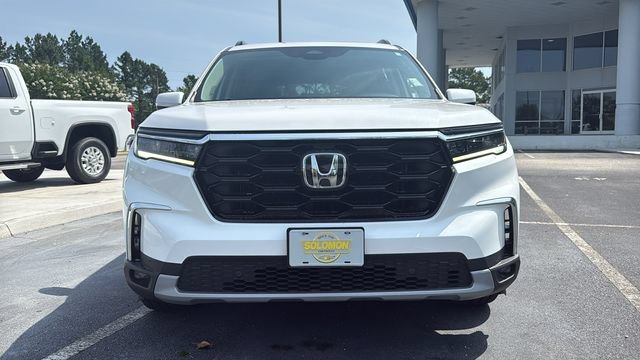 Used 2023 Honda Pilot Touring image 2