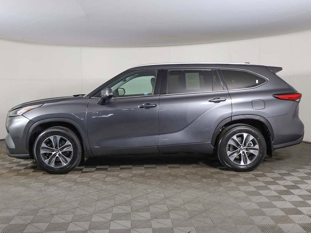 Used 2022 Toyota Highlander XLE image 18
