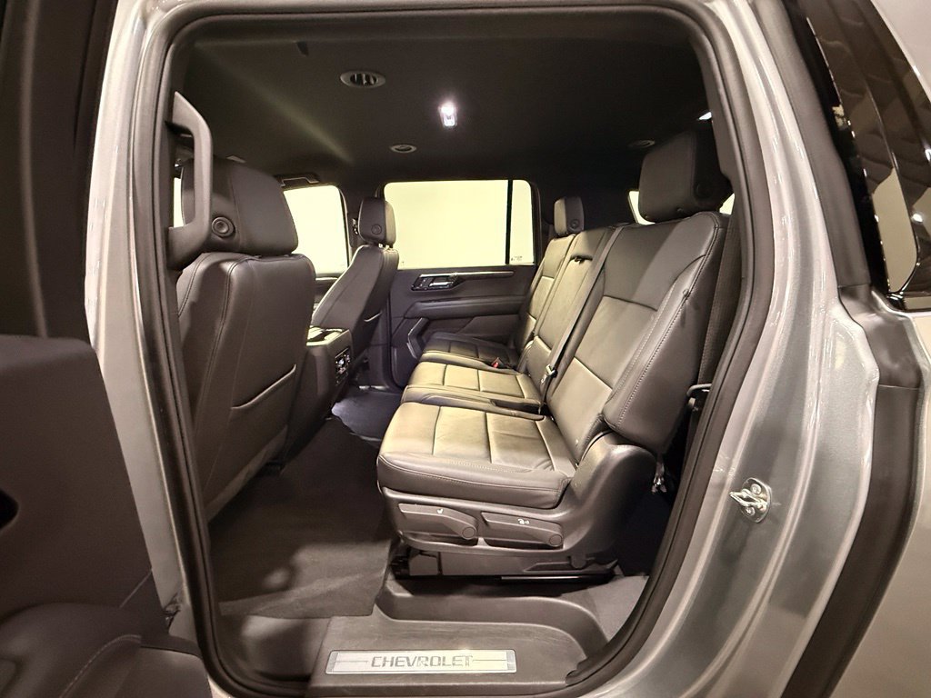 Used 2025 Chevrolet Suburban Z71 AWD/4WD image 18