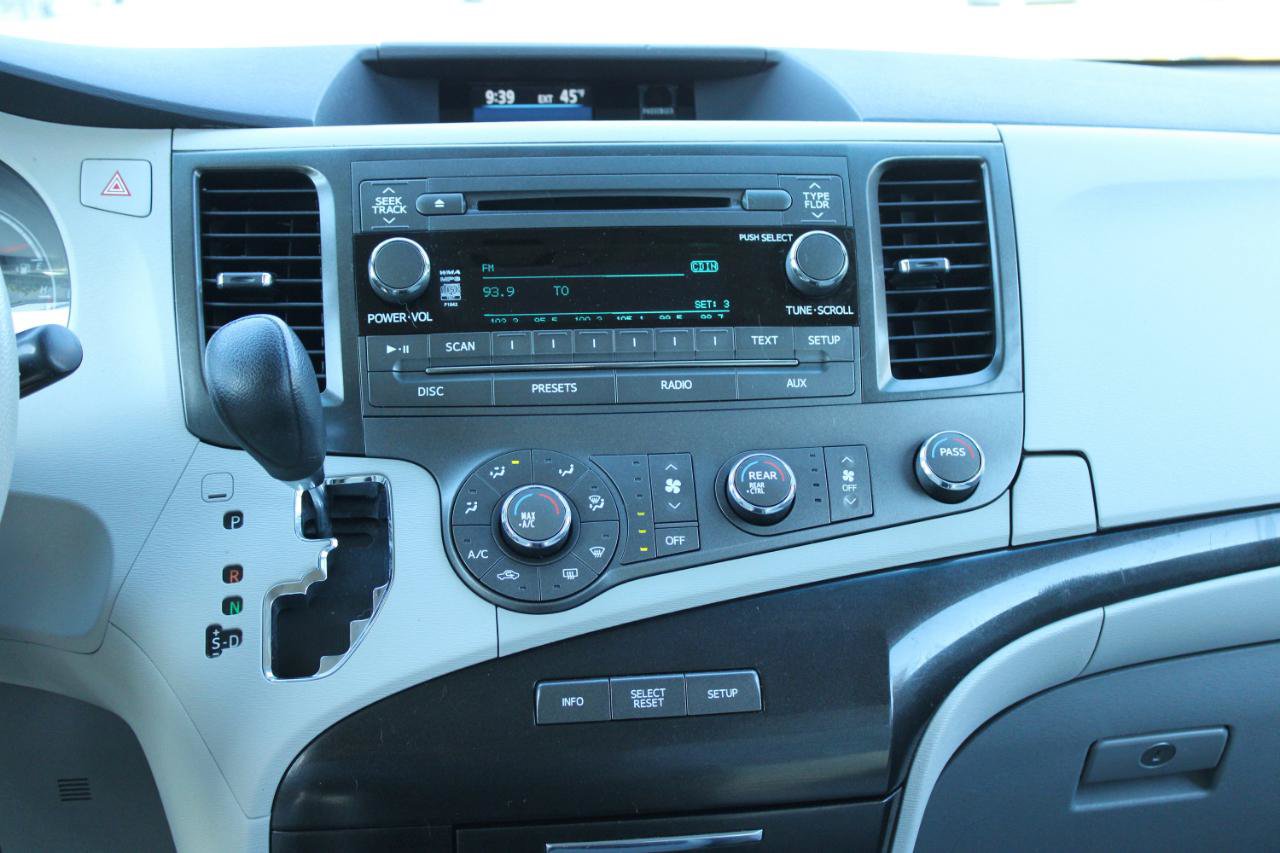 Used 2011 Toyota Sienna LE FWD image 11