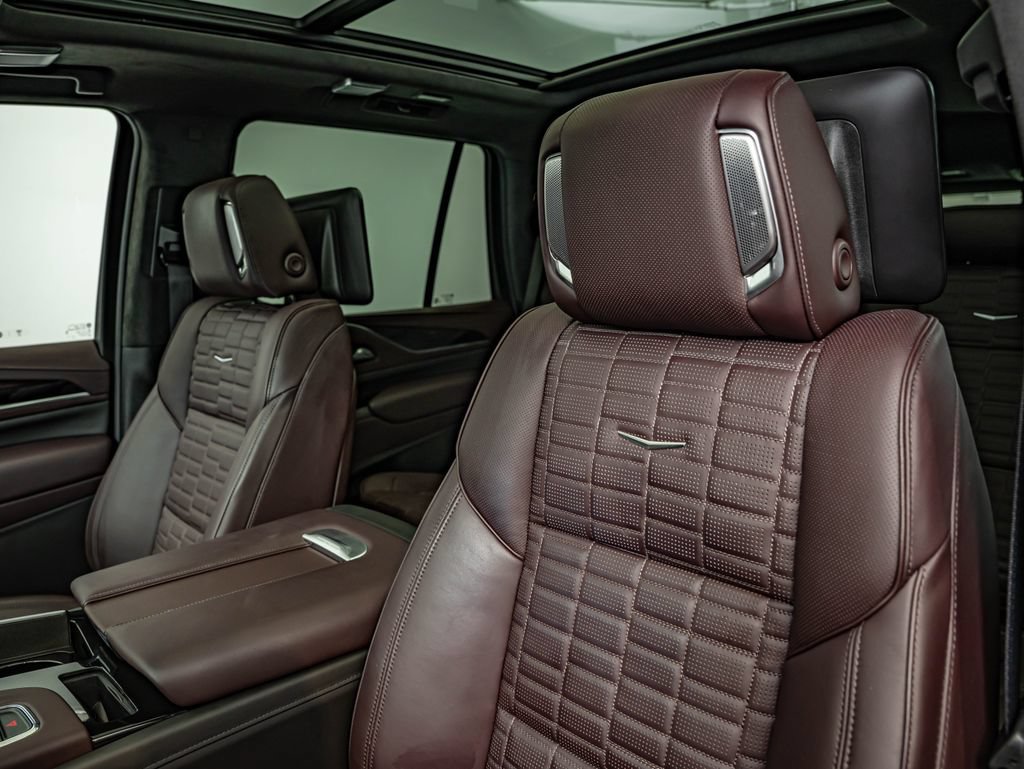 Used 2024 Cadillac Escalade Sport Platinum w/ Heavy-Duty Trailer Package AWD/4WD image 35