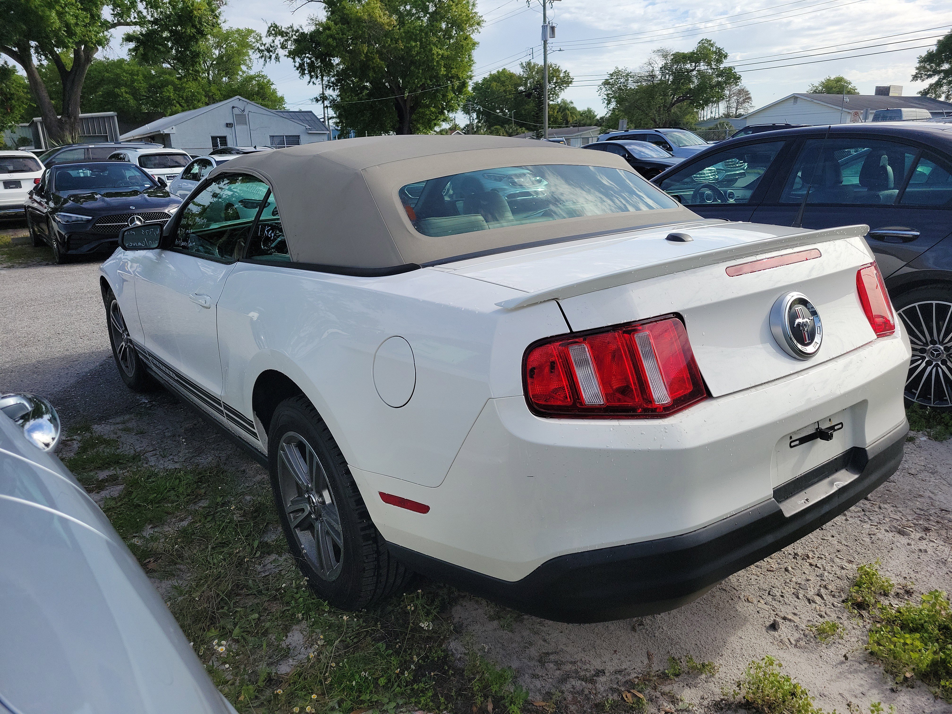 Used 2010 Ford Mustang Convertible image 4