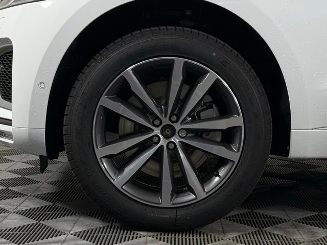 Certified 2026 Jaguar F-PACE R-Dynamic S image 12