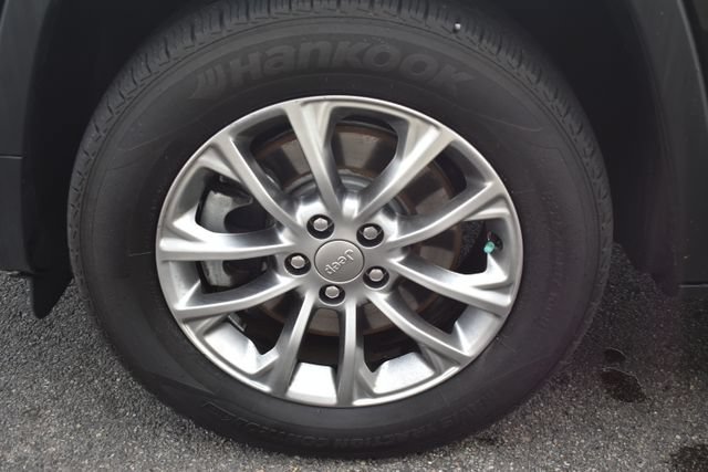 Used 2021 Jeep Cherokee Latitude Plus AWD/4WD image 50
