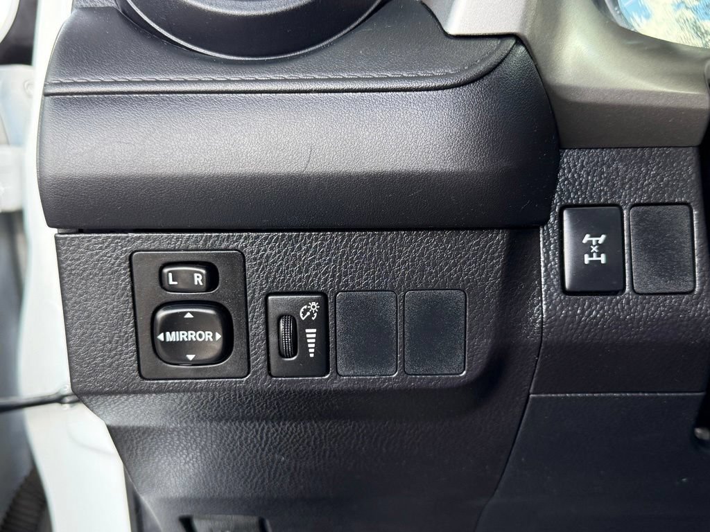 Used 2016 Toyota RAV4 LE AWD/4WD image 25