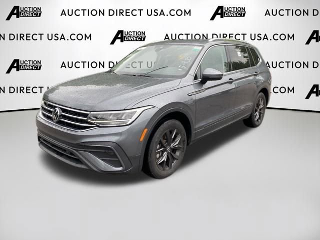 Used 2024 Volkswagen Tiguan SE FWD image 1