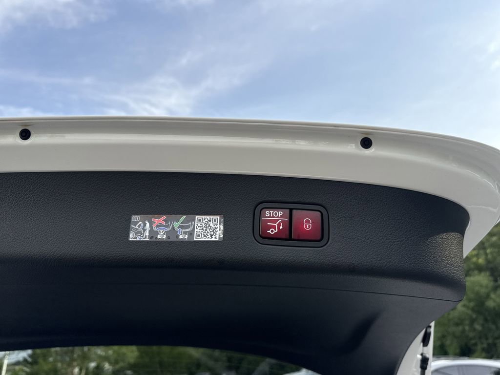 New 2025 Mercedes-Benz GLC 350e 4MATIC image 16