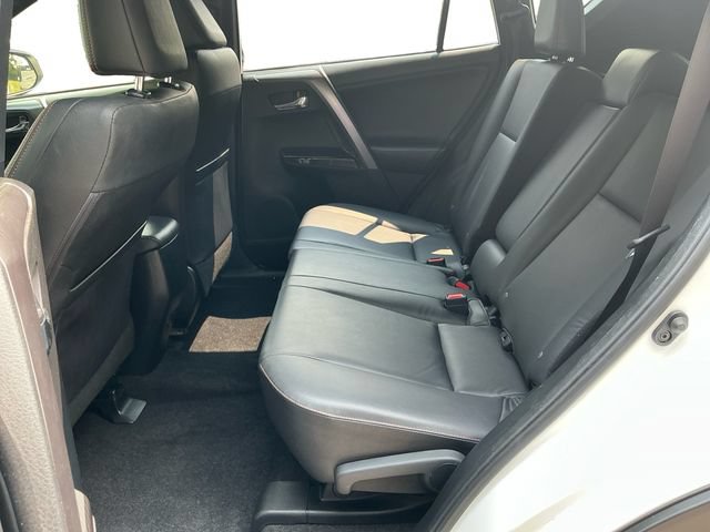 Used 2018 Toyota RAV4 SE AWD/4WD image 16