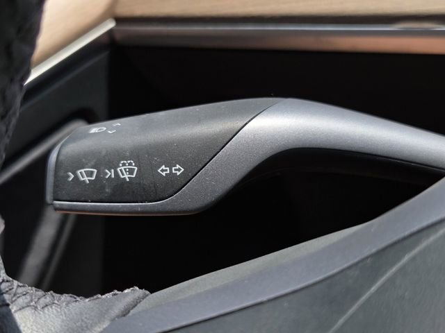 Used 2023 Tesla Model Y Performance AWD/4WD image 23