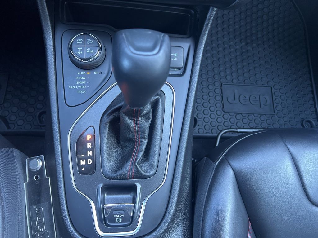 Used 2019 Jeep Cherokee Trailhawk image 23