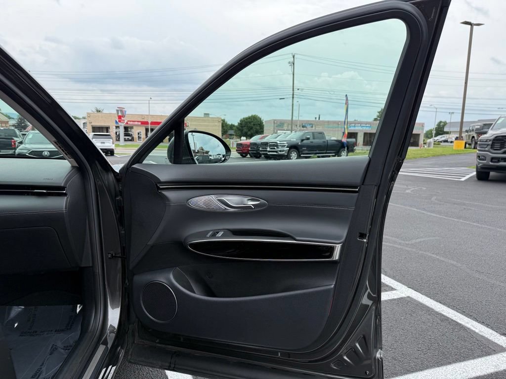 Used 2025 Genesis GV70 2.5T AWD/4WD image 21