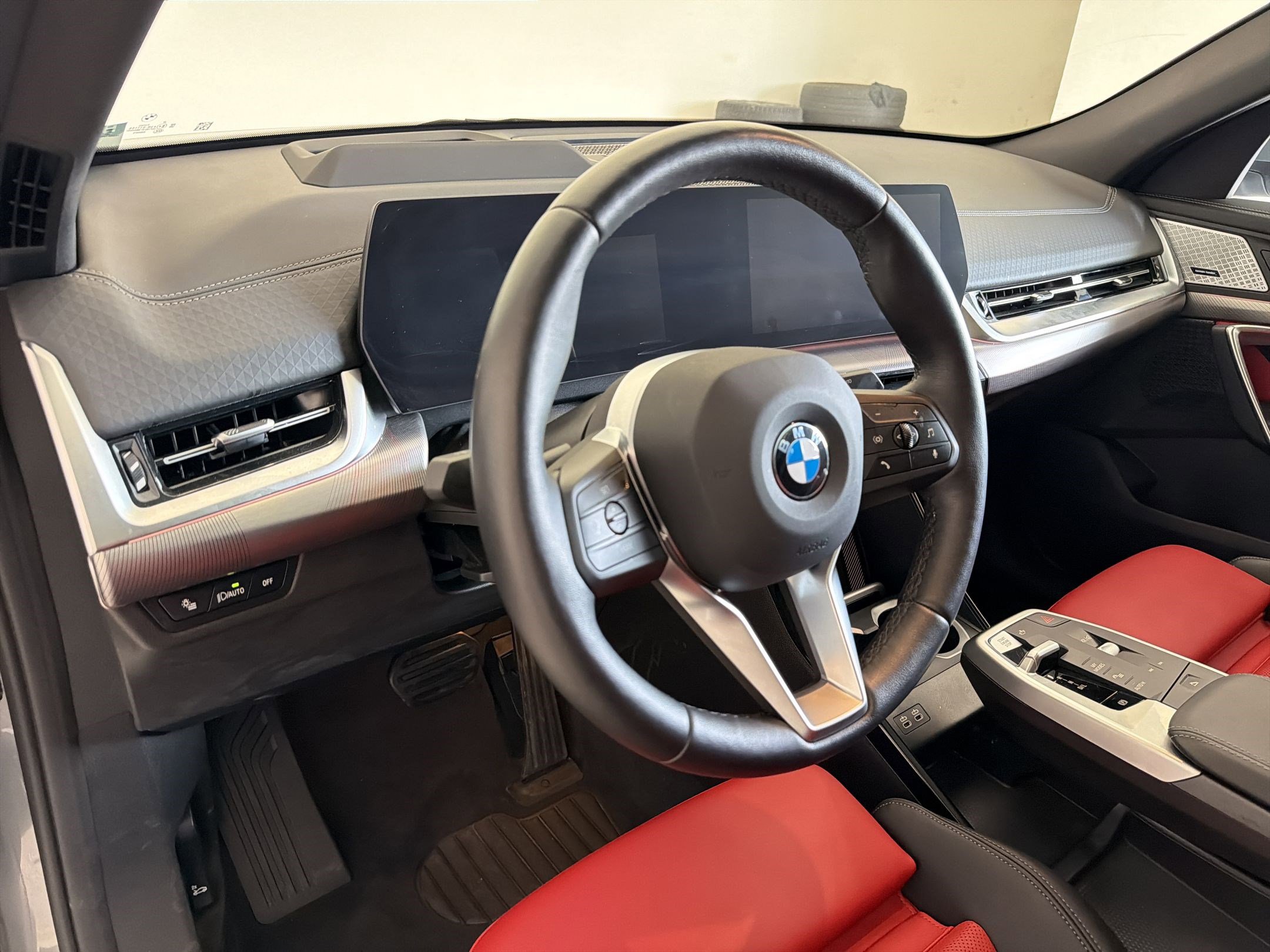 Used 2025 BMW X2 xDrive28i w/ Premium Package image 4
