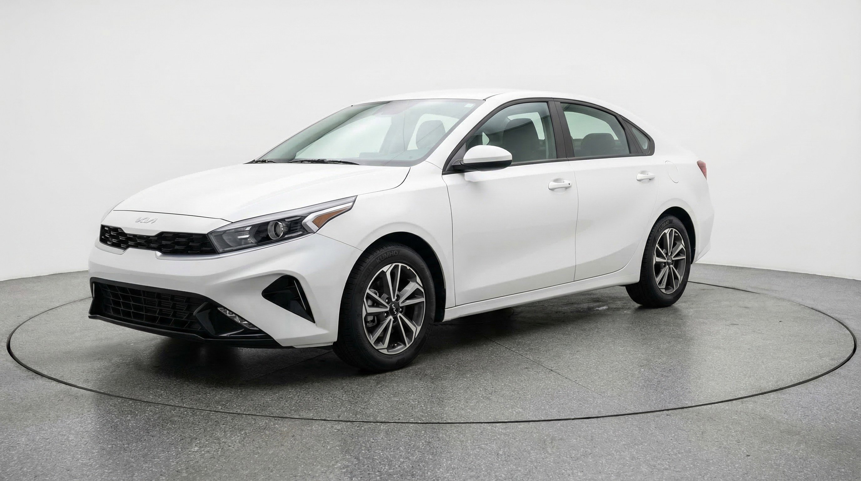 Used 2024 Kia Forte LXS FWD image 3