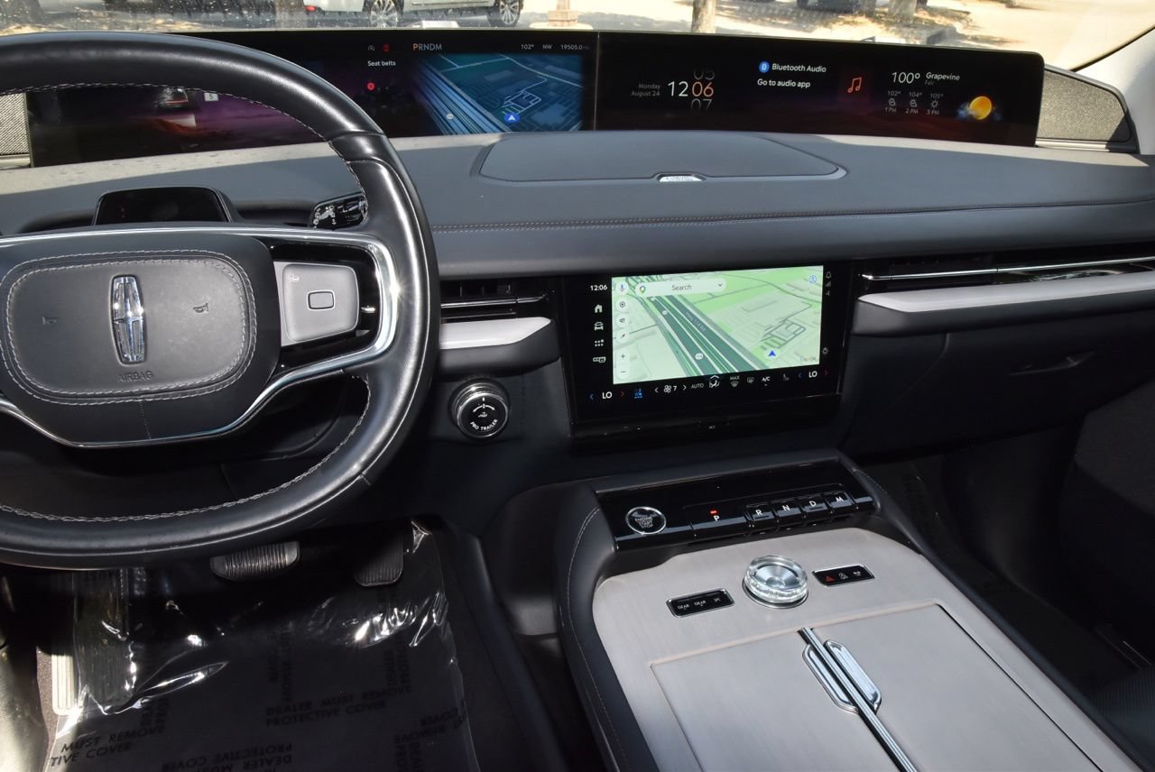 Certified 2025 Lincoln Navigator Reserve AWD/4WD image 26
