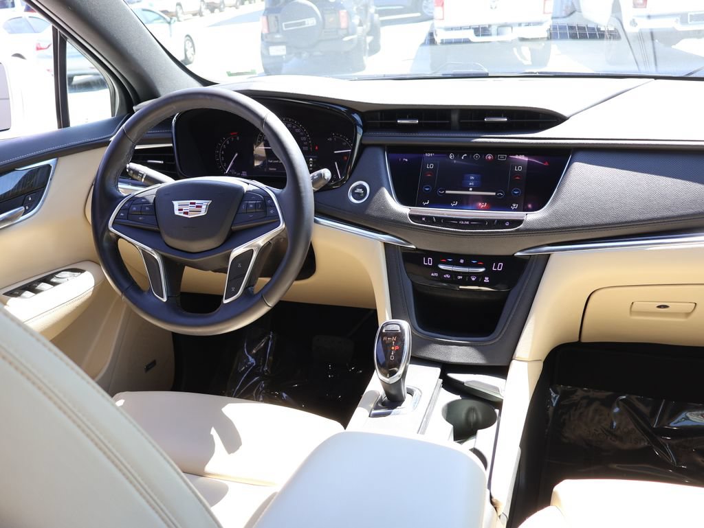 Used 2017 Cadillac XT5 FWD image 12