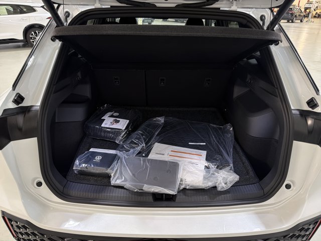 New 2026 Volkswagen Tiguan SE R-Line AWD/4WD image 12