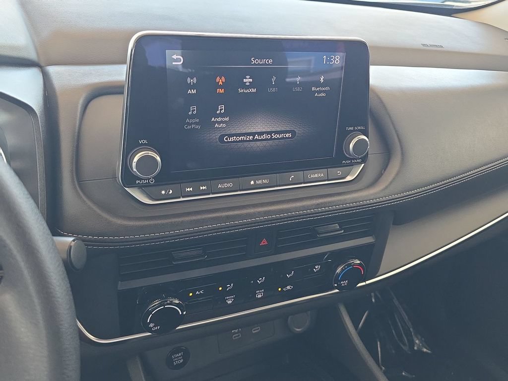 Used 2024 Nissan Rogue S FWD image 13